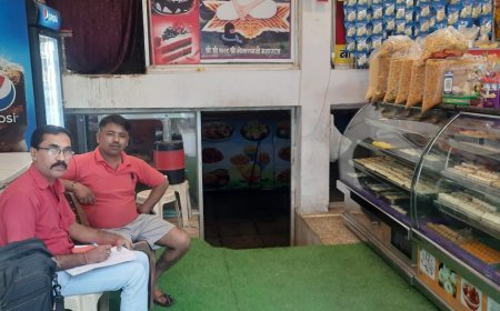 खाद्य सुरक्षा अधिकारी ने जैतहरी में खाद्य प्रतिष्ठानों का किया औचक निरीक्षण  बीकानेर स्वीट्स से रसगुल्ला, पेड़ा, लड्डू के नमूने जांच हेतु किए संग्रहित