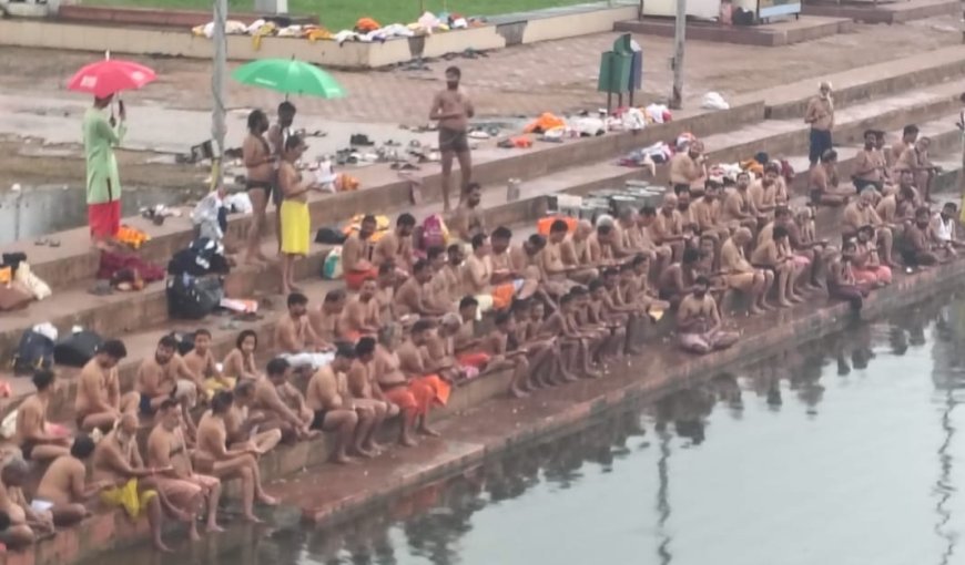 अमरकंटक मे मंत्रोच्चारित दस विधि पवित्र स्नान के साथ मनाया गया श्रावणी महोत्सव  मृत्युंजय आश्रम द्वारा आयोजित कार्यक्रम मे शामिल हुए सैकड़ों लोग